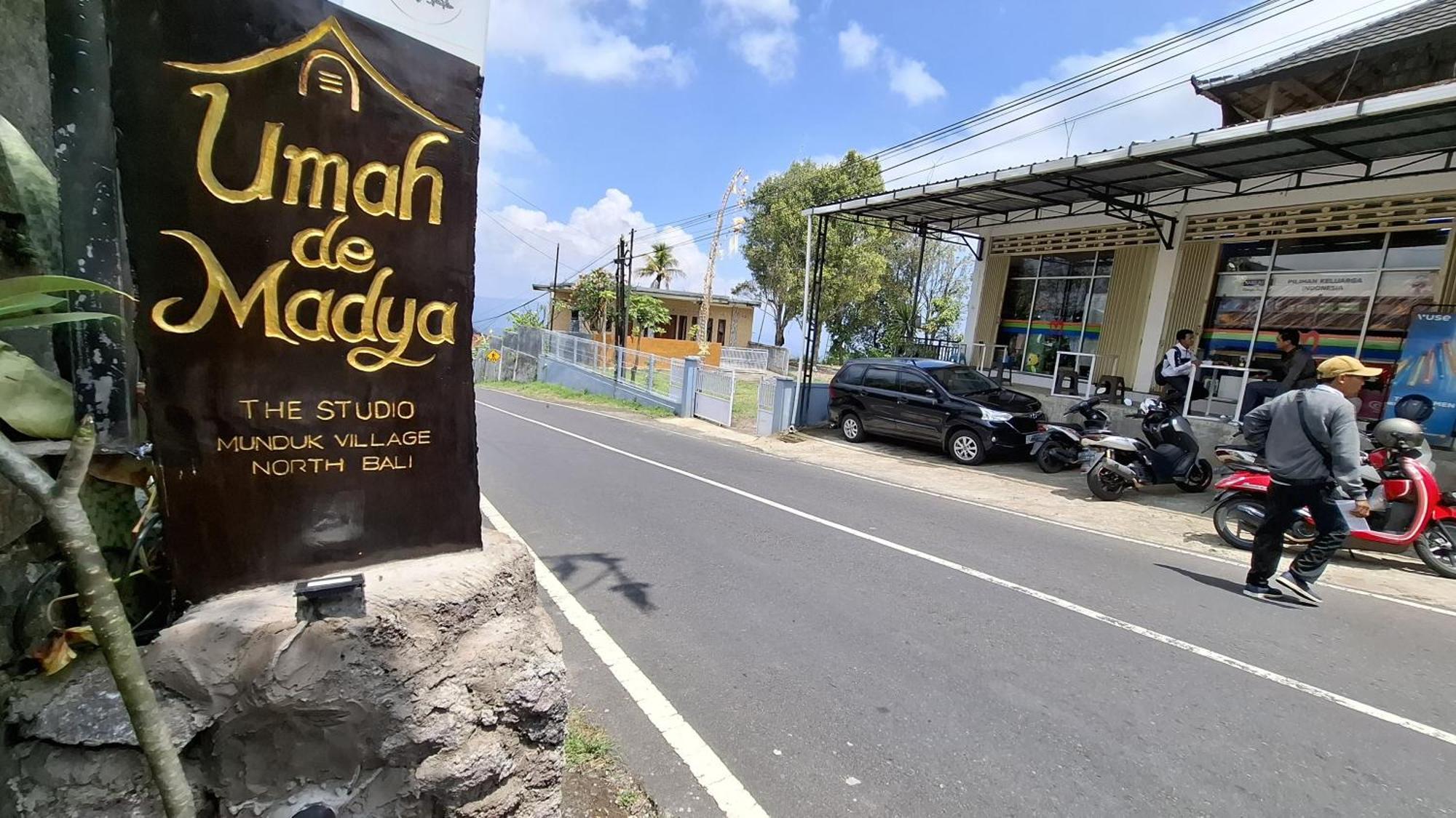Umah De Madya & Rooftop De Madya Munduk エクステリア 写真